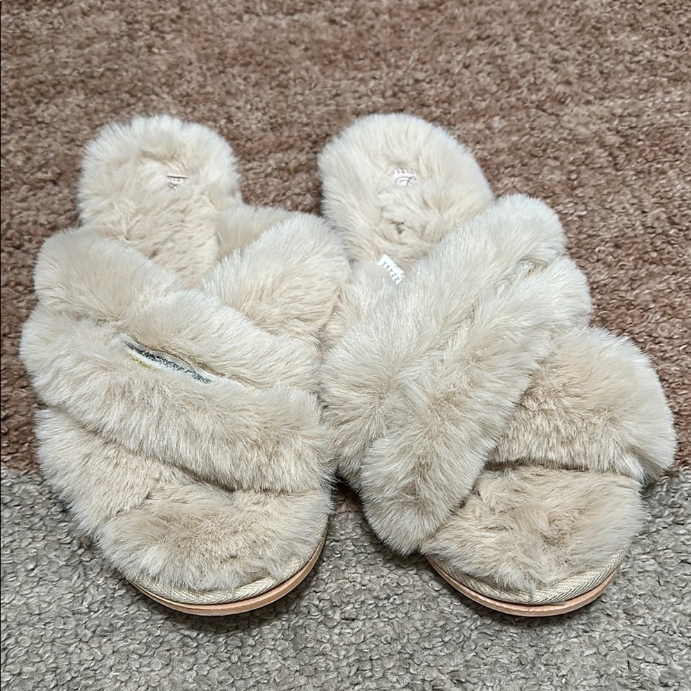 NWOT Chinese Laundry Cream Faux Fur Women's Slippers GoldSilver Accent XL 11/12 - Picture 1 of 6